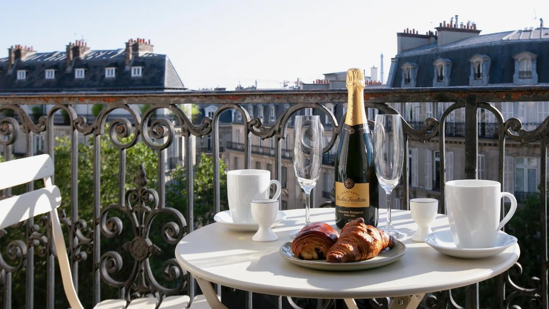 Typical Haussmannien Appartment With Eiffel Tower View - Bm68 Paris 0*,