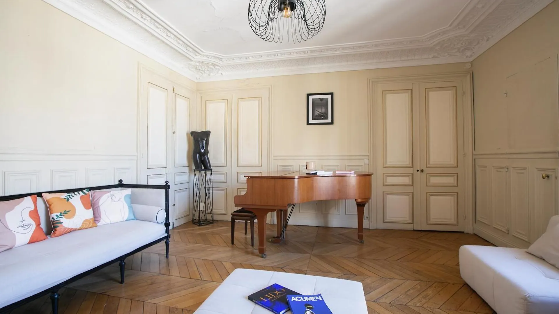 Typical Haussmannien Appartment With Eiffel Tower View - Bm68 Paris France