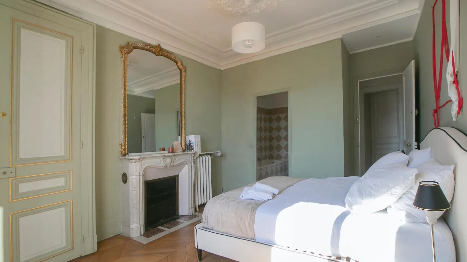 Typical Haussmannien Appartment With Eiffel Tower View - Bm68 Paris